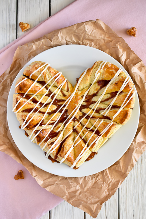 easy jam-filled puff pastry heart